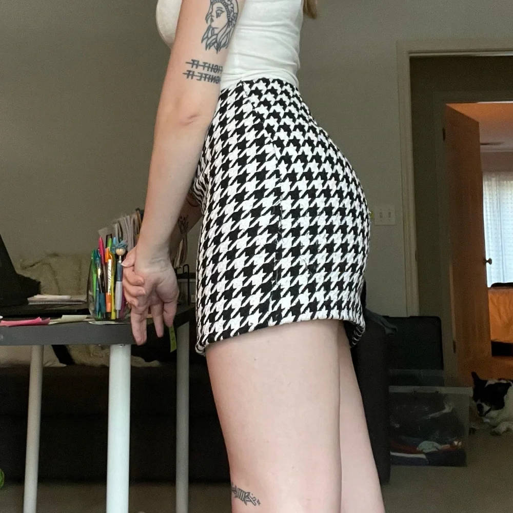 ♠️ Houndstooth Mini Skirt - Picture 5 of 6